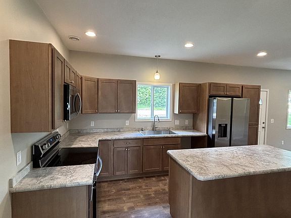 5th image of 125 2nd St SW