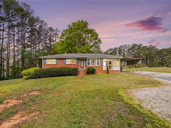 798 Coneross Creek Rd, Seneca, SC 29678
