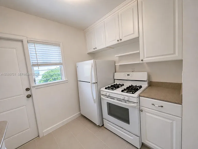 7407 Byron Ave #3 — Photo 15
