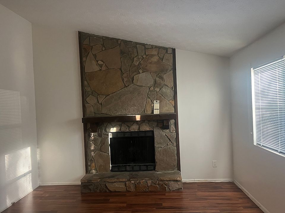 Spacious family/entertainment room