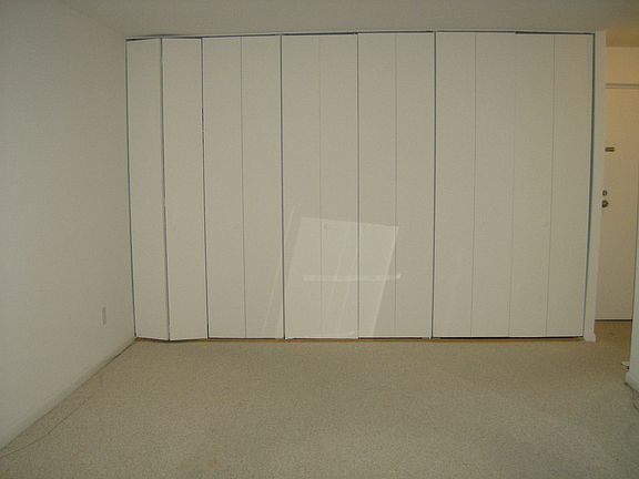 5th image of 6001 Arlington Blvd APT 912