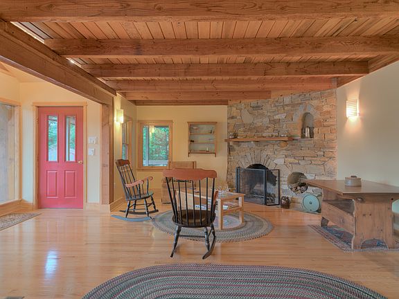 2nd image of 30 Cullen Ct