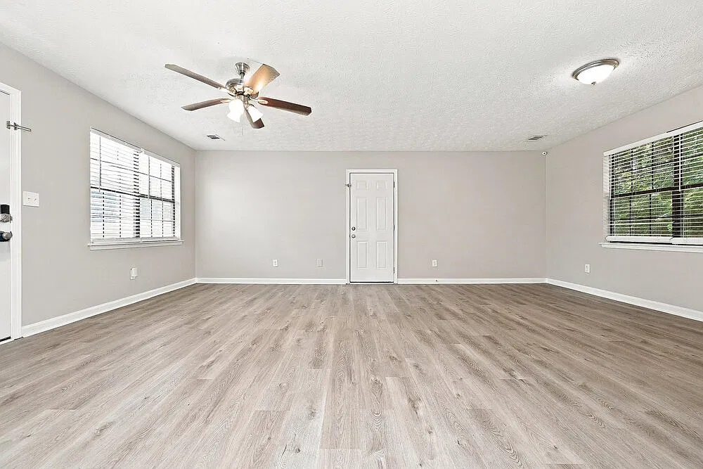 3 bed, 2.0 bath, 1148 sqft, $1,665 — Photo 4