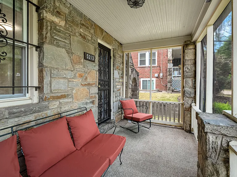 5213 Blaine St NE — Photo 3