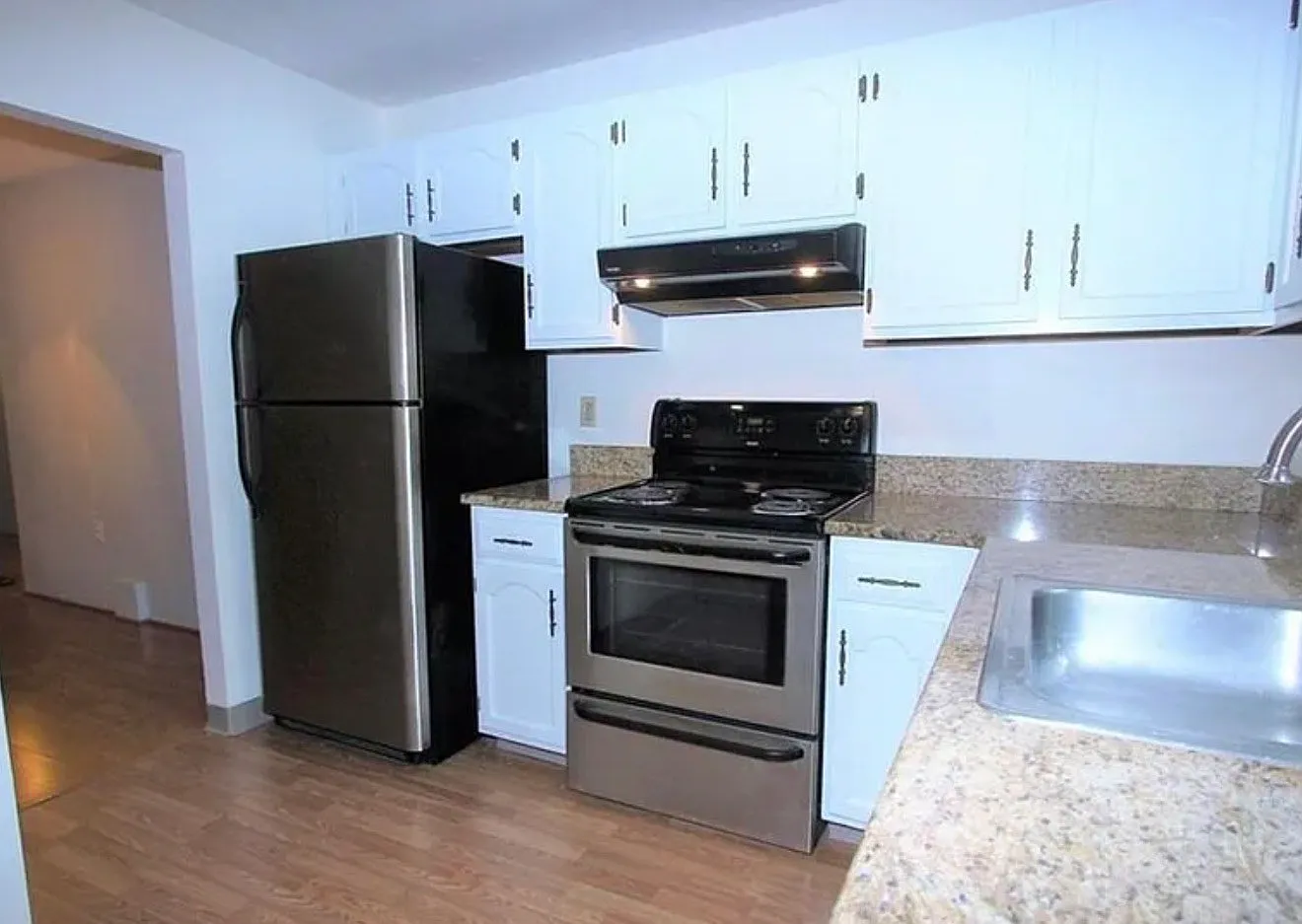 2 bed, 985 sqft, $2,000 — Photo 2