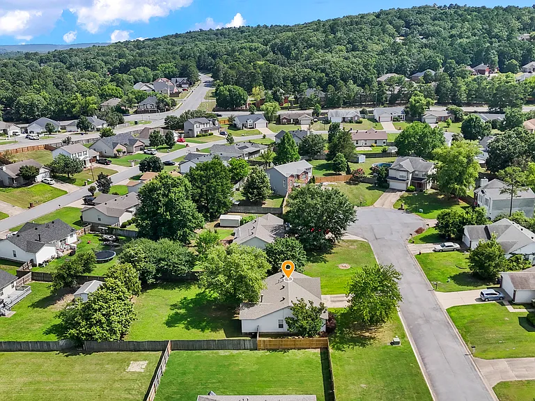 13 Holly Brook Cv — Photo 32