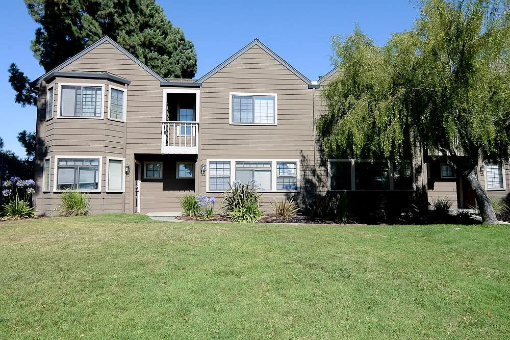 140 Gibson Dr APT 11 photo 1