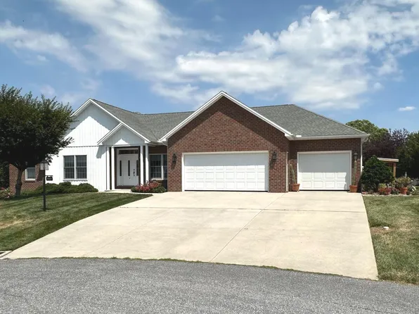 6321 Sawgrass Ct, Fayetteville, PA 17222