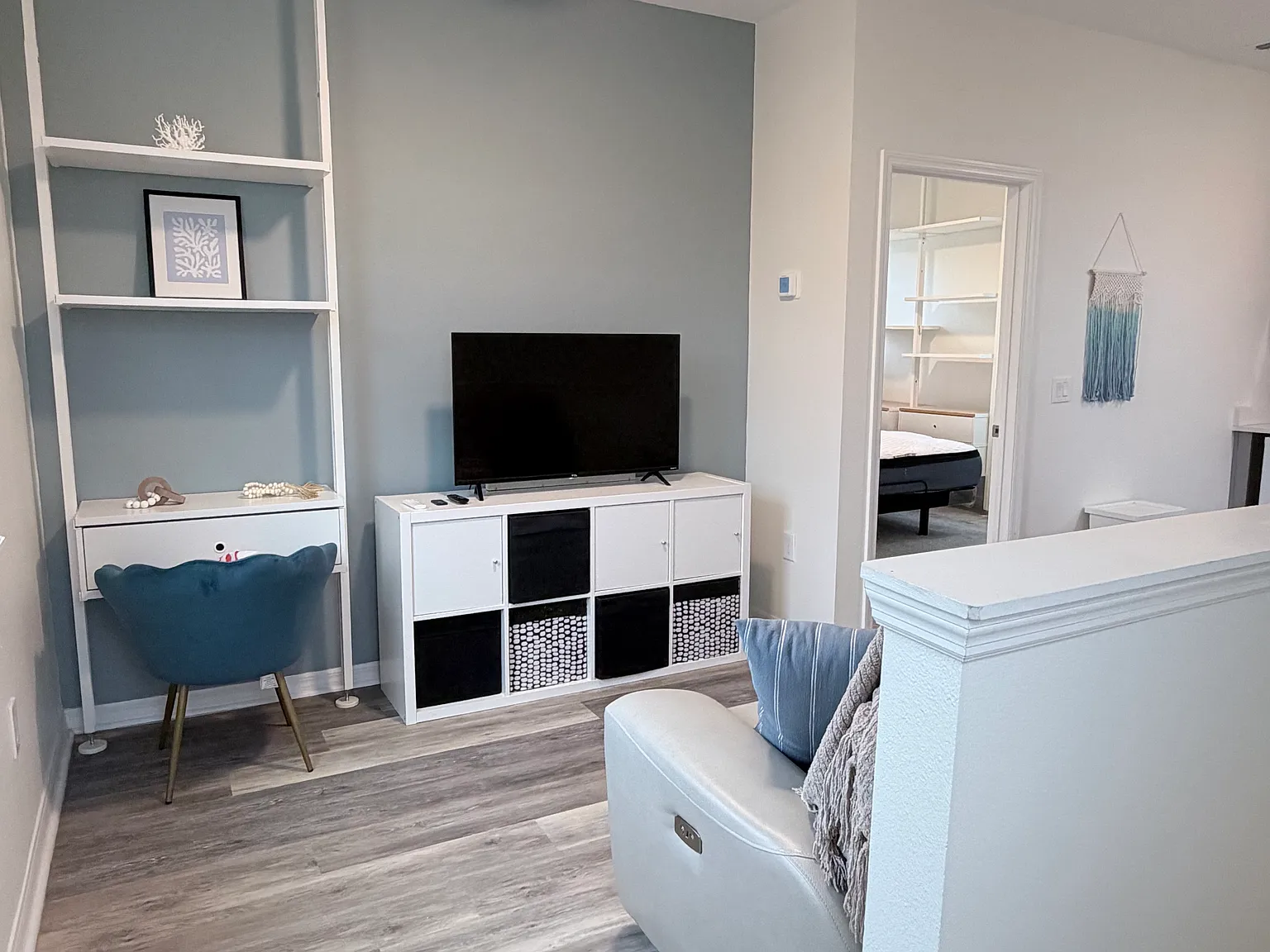 2089 White Feather Loop — Photo 1