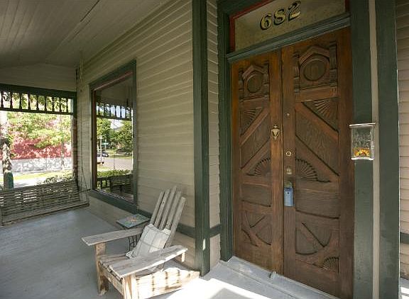 4th image of 682 Dayton Ave