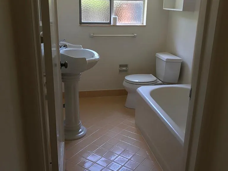 1460 College Ave — Photo 3