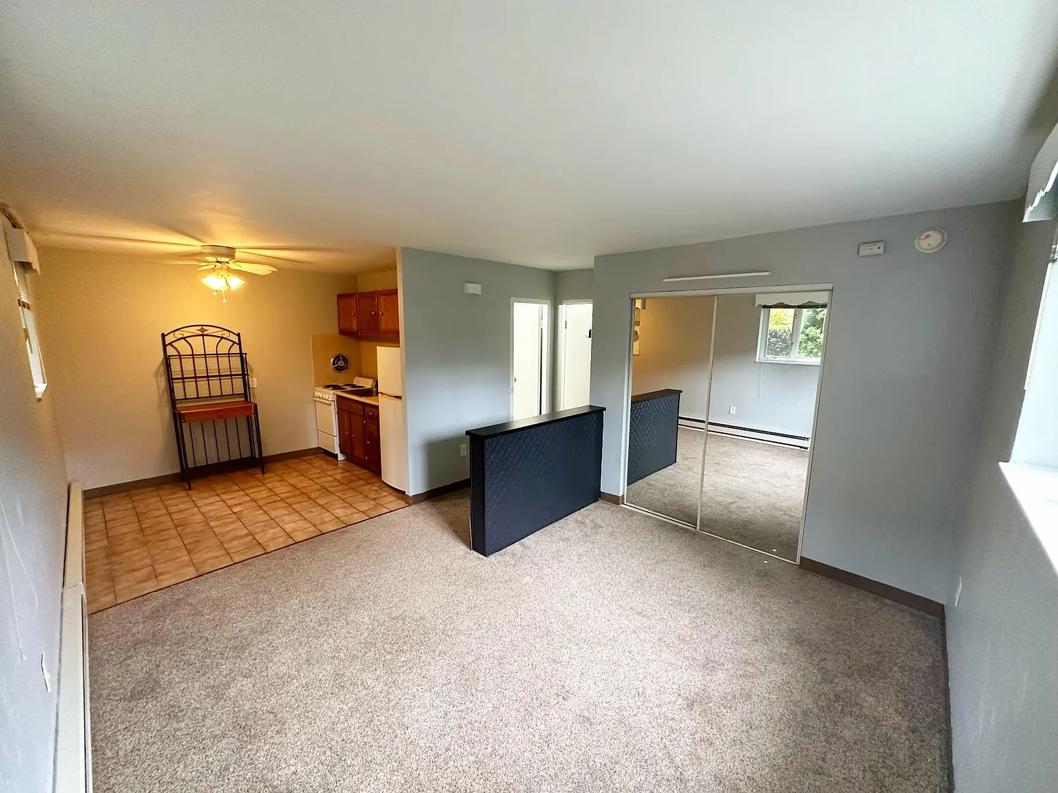 Studio, 400 sqft, $725 — Photo 2