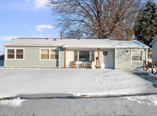 2327 Washington Ln, Davenport, IA