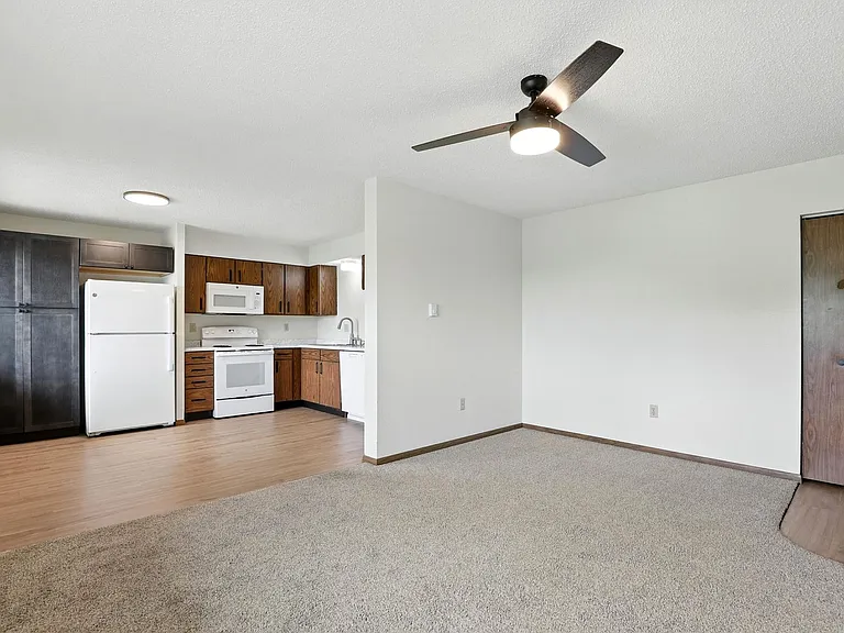 717 Dakota Dr — Photo 5