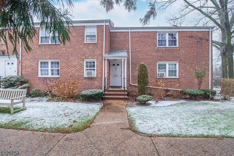 1st image of 100 Huguenot Ave #8B
