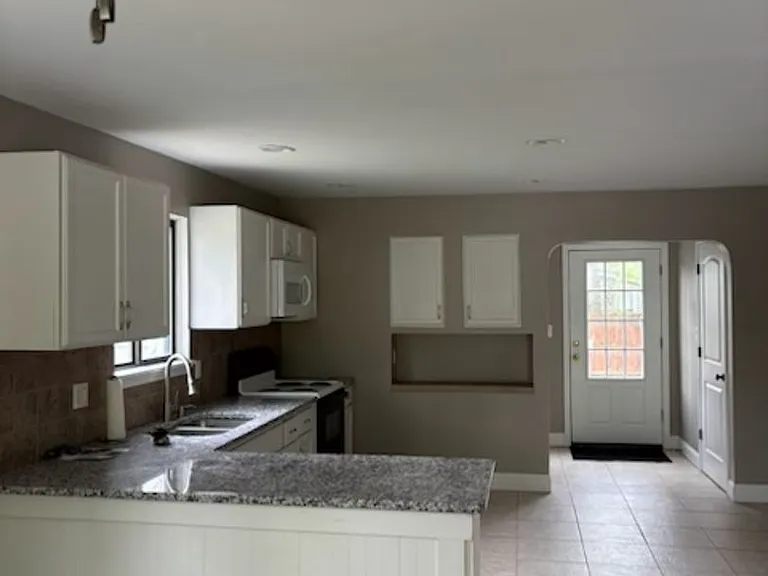 3202 Giddings Blvd — Photo 5