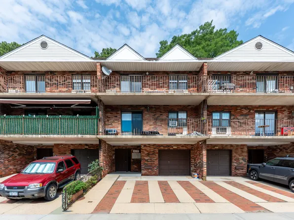 6907 242nd St APT 3F, Douglaston, NY 11362