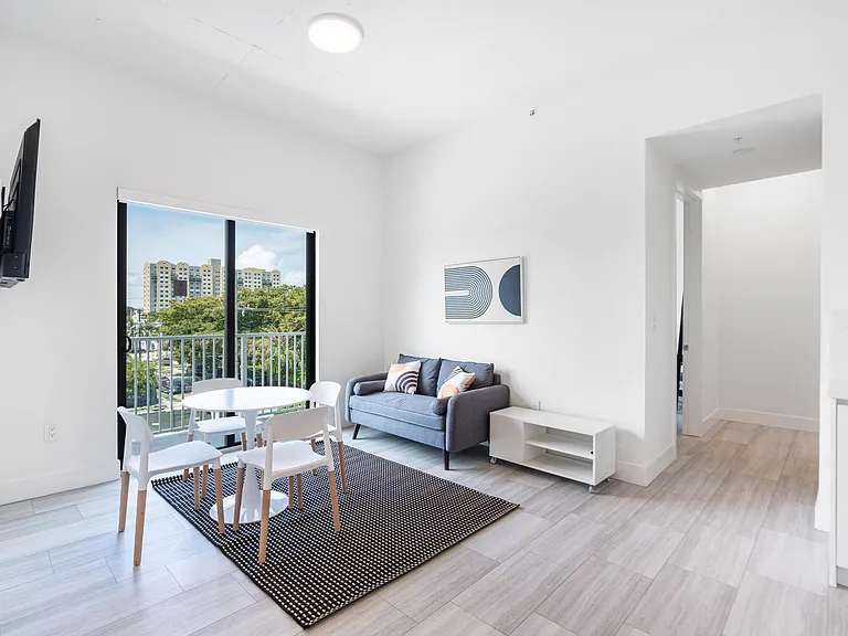 Otto Apartments — Photo 28