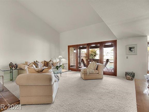 5th image of 860 Pinehurst Dr
