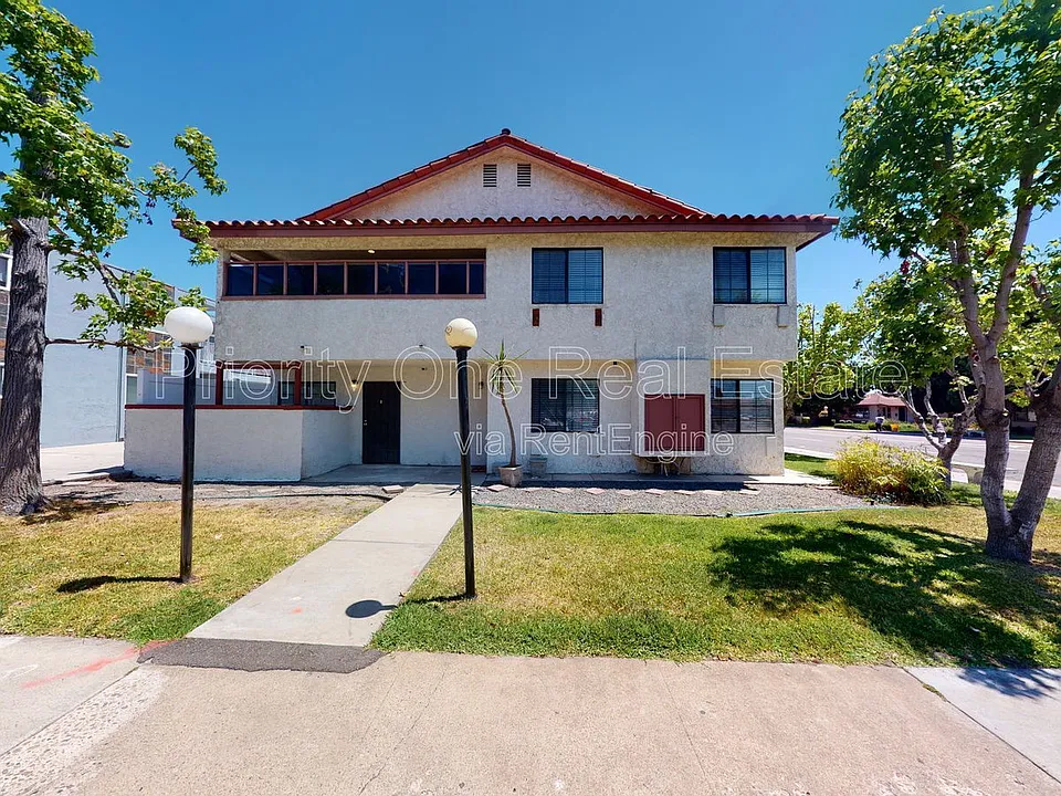 401 4th Ave #B