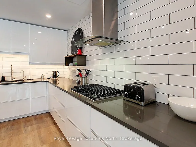139 Lakeshore Rd E #6 — Photo 8