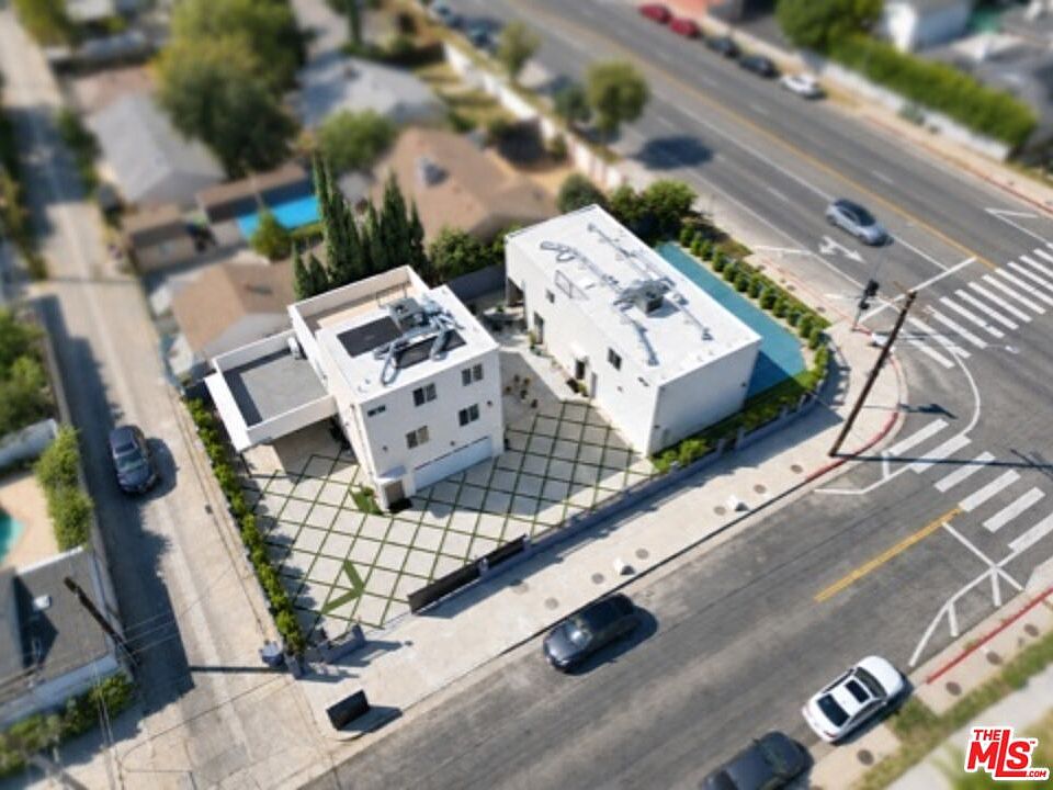 1st image of 19100 Victory Blvd