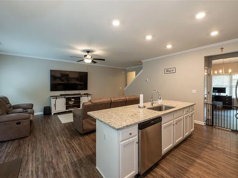 819 Ash St — Photo 10