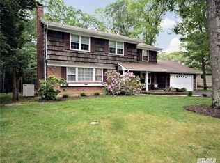 69 Woodhollow Rd, Great River, NY 11739