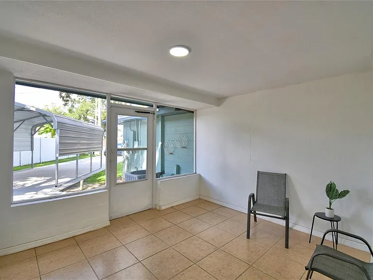 2405 Roslyn Ln #C — Photo 5