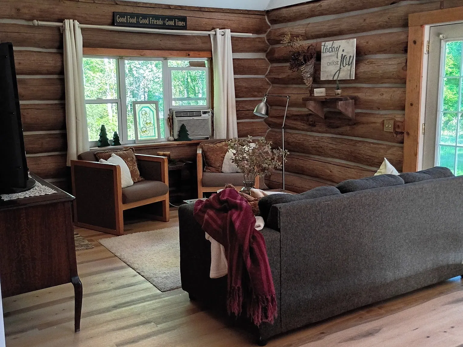 Clear Water Cabin — Photo 2
