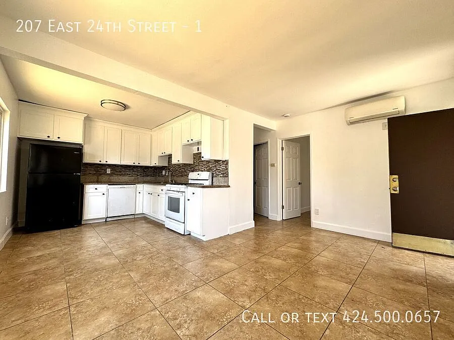 Bright & Updated 2 Bed / 1 Bath | $2,295/mo University Park, Los Angeles — Photo 2
