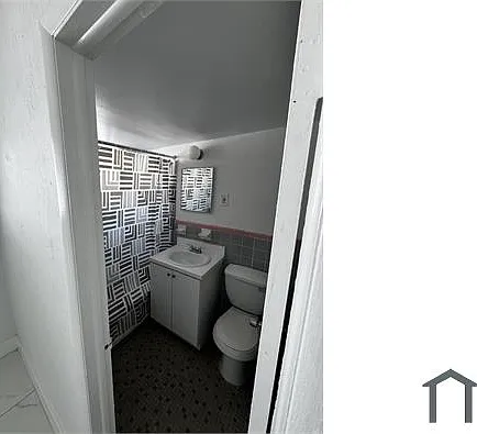 1925 SW 3rd St #3 — Photo 3