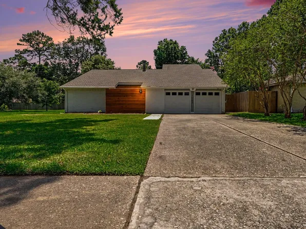1003 N Diamondhead Blvd, Crosby, TX 77532
