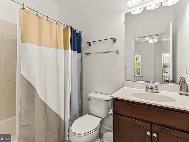 8901 Hargrove Ct — Photo 35