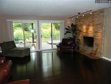 3rd image of 455 Meadowview Dr