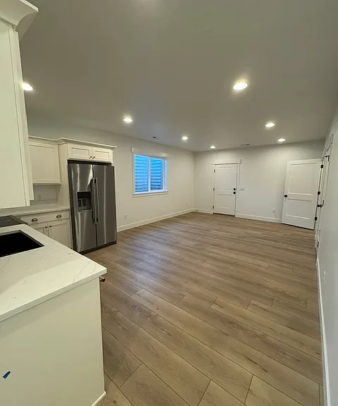 144 W Birds Eye Ln — Photo 3