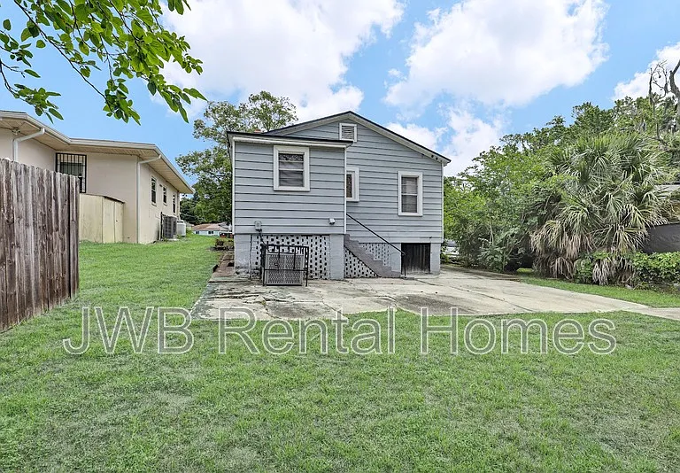 7124 Lorain St — Photo 20