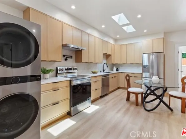 22450 Dolorosa St, Woodland Hills, CA 91367