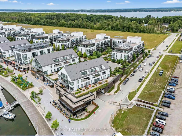 233 Broward Way #8, Innisfil, ON L9S 0M1