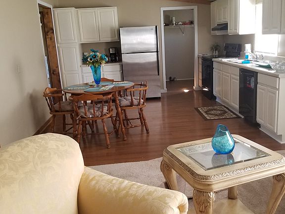 Eat-in Kitchen