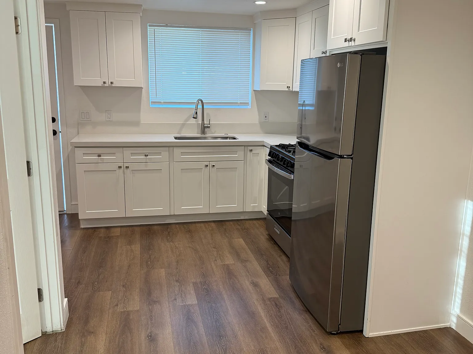 1 bed, 372 sqft, $1,950 — Photo 2