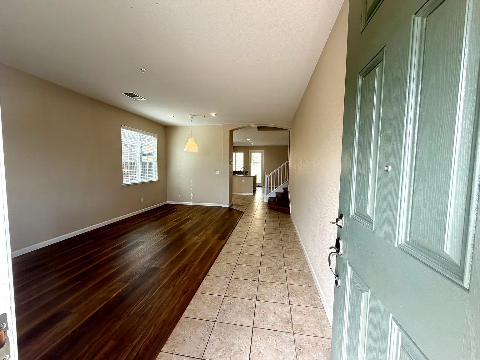 5 bed, 2512 sqft, $3,950 — Photo 4