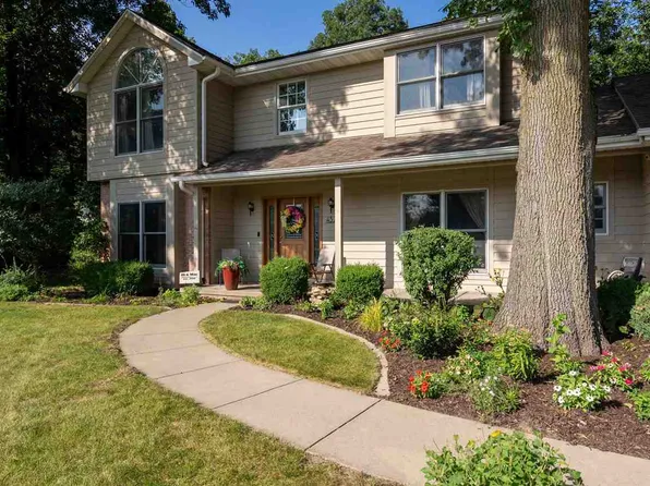 4322 Pioneer Trl SE, Cedar Rapids, IA 52403