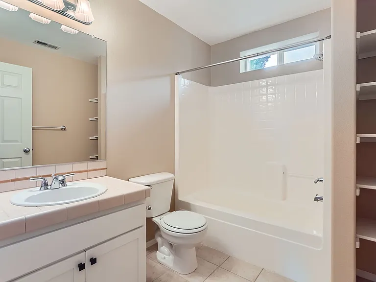10175 NW Wilshire Ln — Photo 20