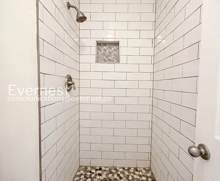 2701 E Nichols Cir — Photo 9