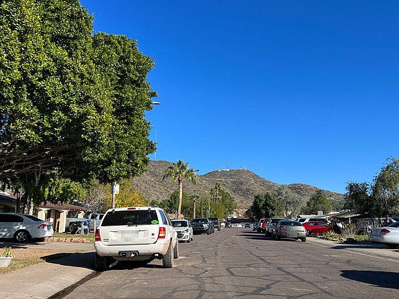 5th image of 2144 W Poinsettia Dr