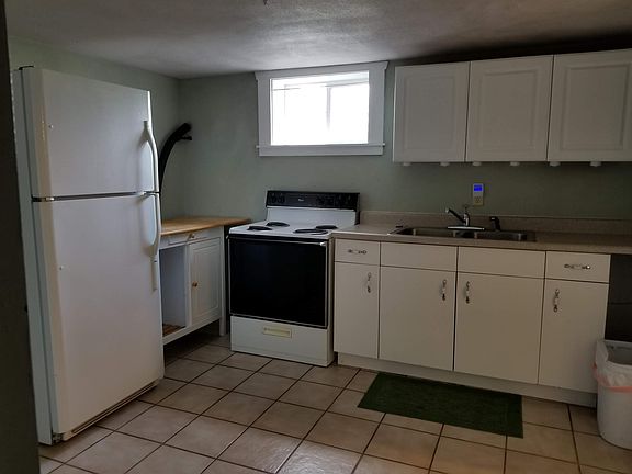 2nd image of 3165 Plaza Way #B