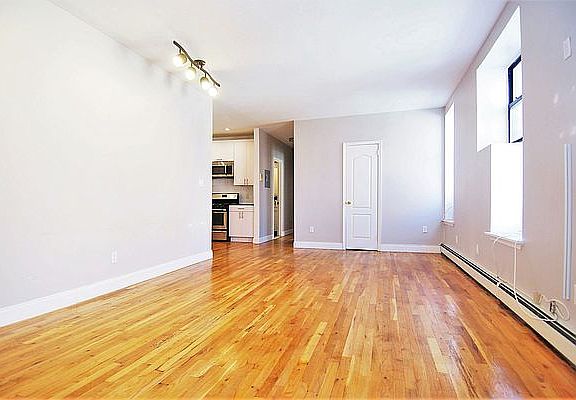2nd image of 300 W 114th St #3