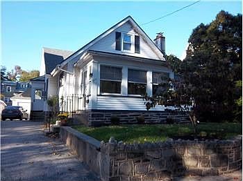 2nd image of 224 Congress Ave