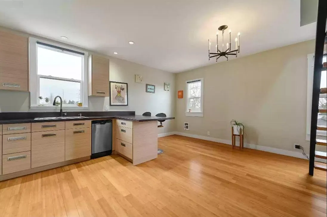 8023 N Berkeley Ave — Photo 3